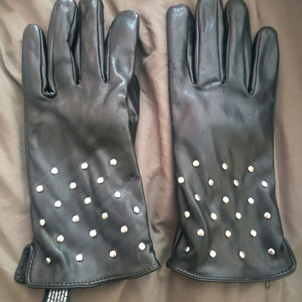 Women's studded faux leather gloves - S/M